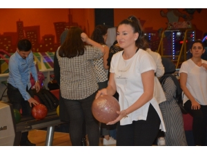 İzmit Belediyesi Çalışanları, Bowling Turnuvasıyla Stres Attı