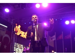 Cumhuriyet Coşkusu Rafet El Roman İle Yaşandı