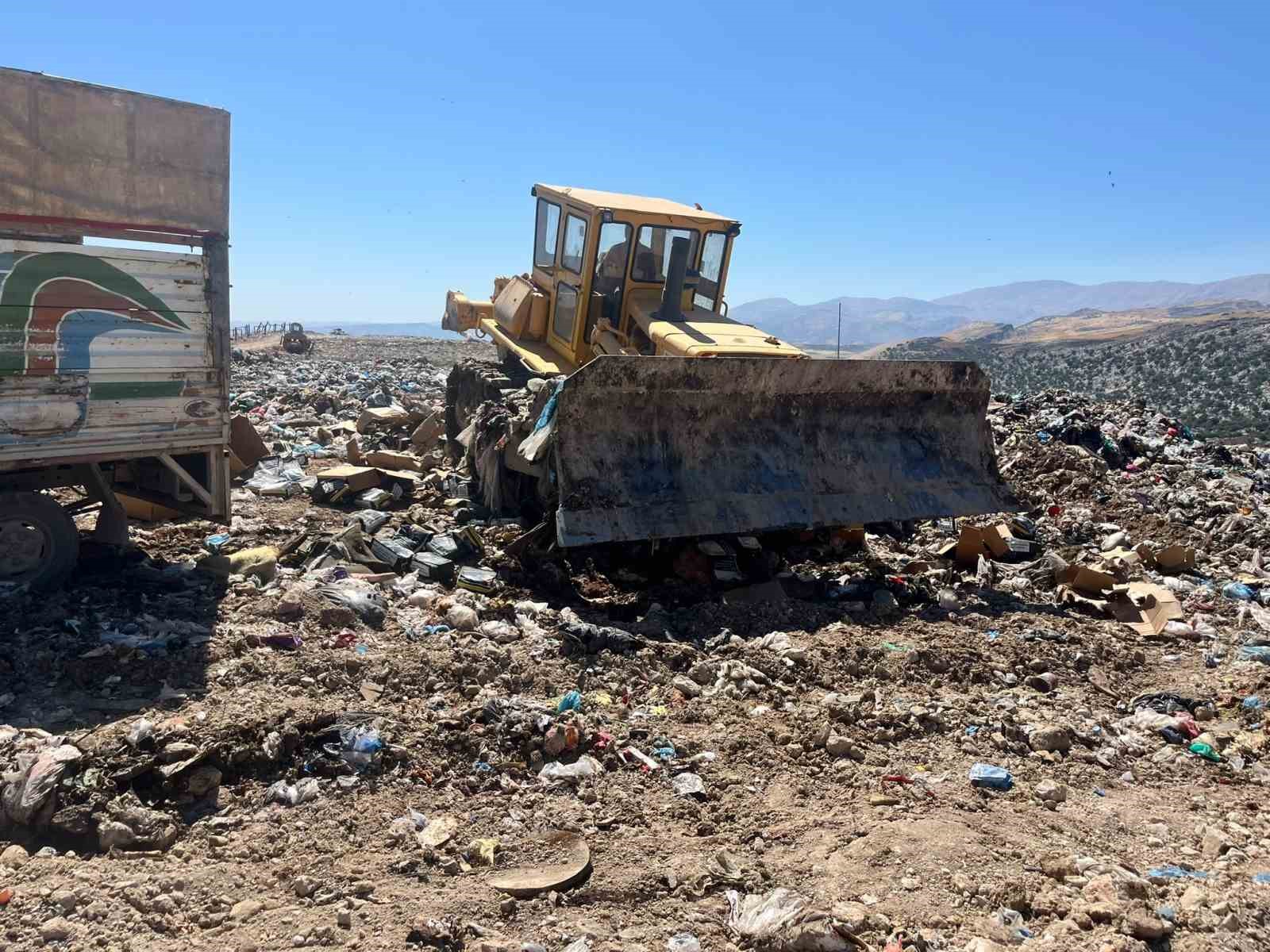 adiyaman-da-7-ton-kacak-nargile-tutunu-imha-edildi