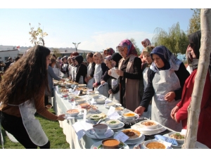 Gevaş Yemek Yarışmasına Damga Vurdu