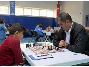 11 Yaşındaki Muhammed, 42 Yaşındaki Rakibiyle Kıyasıya Yarıştı