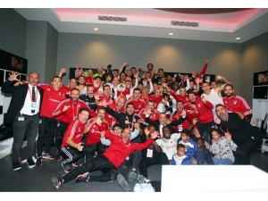 Beşiktaş’tan Galibiyet Pozu