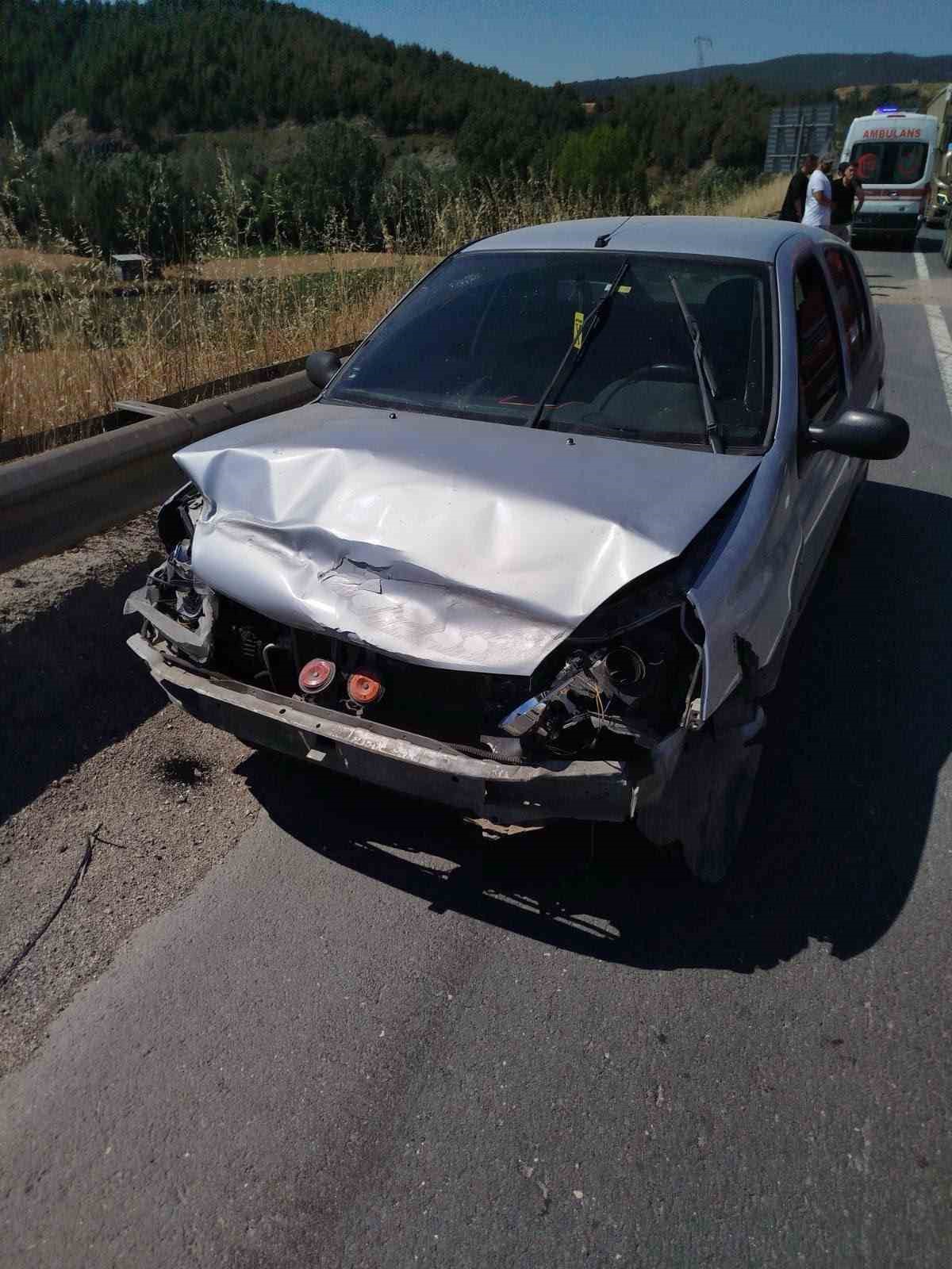 direksiyon-basinda-bayginlik-geciren-surucu-refuje-carpti-1-yarali