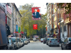 Bilecik’in Dört Bir Köşesi Ay Yıldızlı Bayrakla Donatıldı
