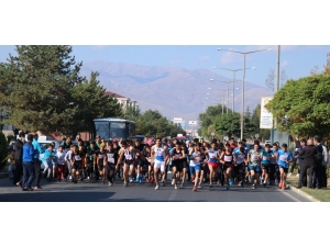 Erzincan’da Cumhuriyet Koşusu Yapıldı