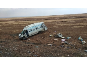 Şanlıurfa’da Devrilen Araçtaki 2 Kişi Yaralandı