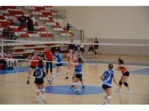Anadolu Üniversitesi Kadın Voleybol Takımından Üzücü Mağlubiyet