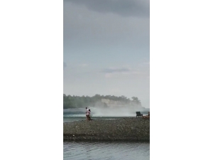 Tatilciler Hem Kaçtı, Hem De Hortumu Görüntüledi