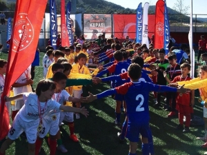 Çanakkale’de Cumhuriyet Kupası Maçları Şenlik Havasında Geçti