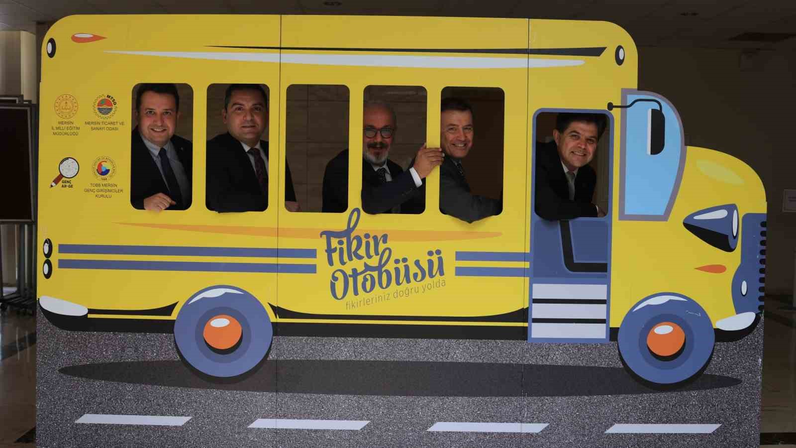 fikir-otobusunde-sampiyon-synaptech-takimi-oldu