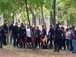 Ormanlık Alanda Öğrenciler Arasında Bıçaklı Kavga