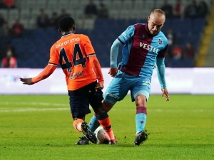 Süper Lig: Medipol Başakşehir: 0 - Trabzonspor: 0 (İlk Yarı)