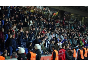 Başakşehir’de Tribünler Karıştı