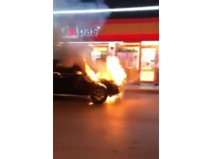 Sakarya’da Park Halindeki Araç Alev Alev Yandı