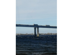 Rusya Fırtına Köprü Üstündeki Tırı Yan Yatırdı