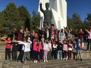 Cumhuriyet Bayramı’nı Dumlupınar’da Kutladılar
