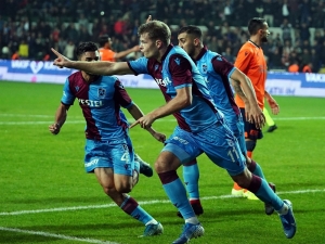 Alexander Sörloth Seriye Bağladı