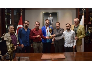 Kupayı Başkan Ataç’a Getirdiler