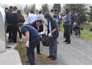 Belediye Başkanı Öğrencilerle Beraber Çöp Topladı