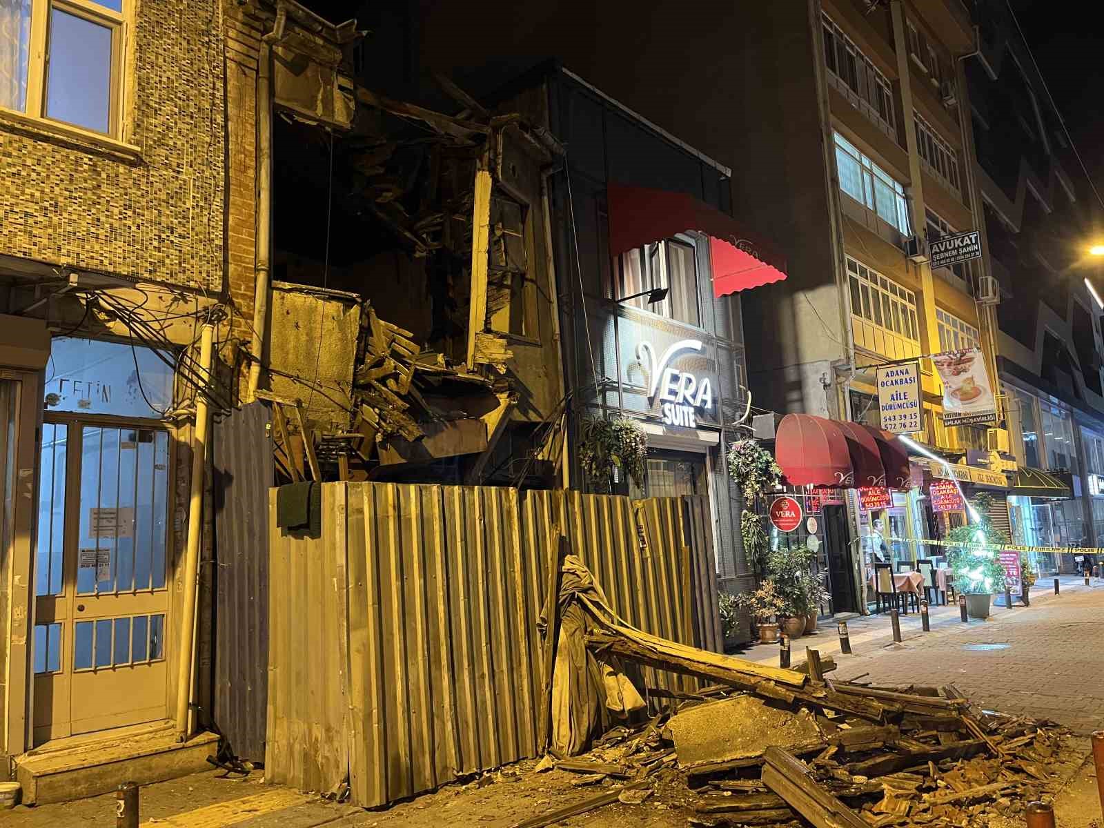 bakirkoy-de-metruk-binanin-cokme-ani-kamerada