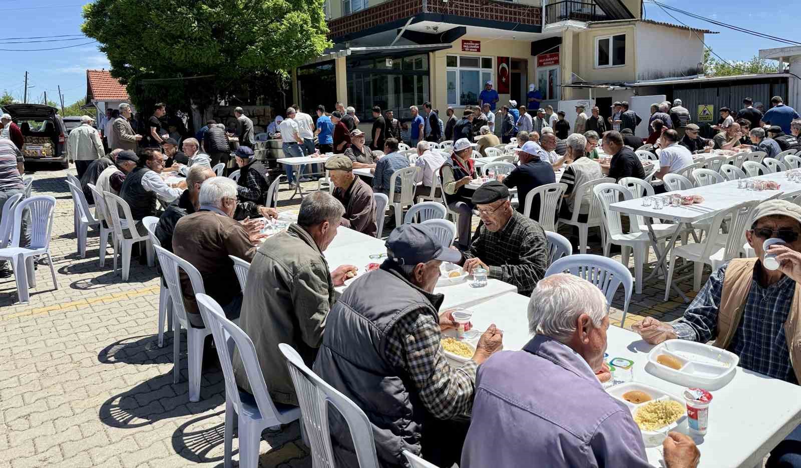 ahlatliburun-koyunde-geleneksel-koy-hayri-duzenlendi