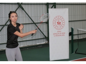 Badminton Öğreniyorlar