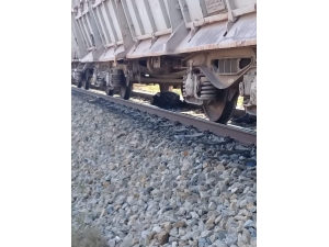 Tren Hemzemin Geçitte Tıra Çarptı: 1 Ölü