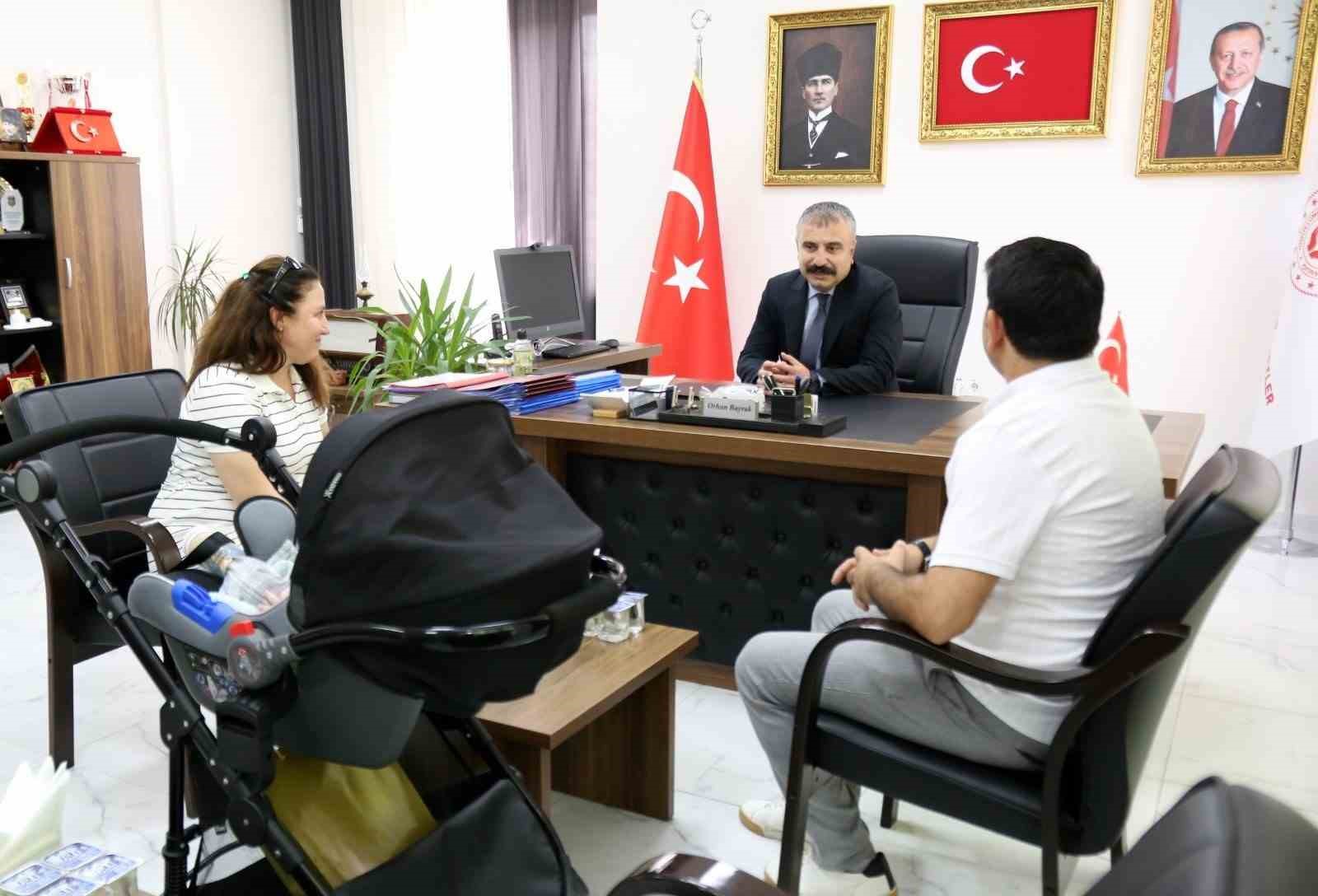 eskisehir-de-koruyucu-aile-hizmetiyle-bir-cocuk-daha-sicak-yuvaya-kavustu