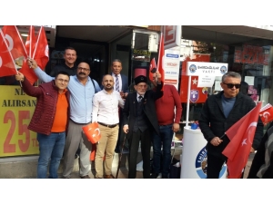 Emirdağlılar Eğitim Ve Kültür Vakfı Bin 923 Adet Türk Bayrağı Dağıttı