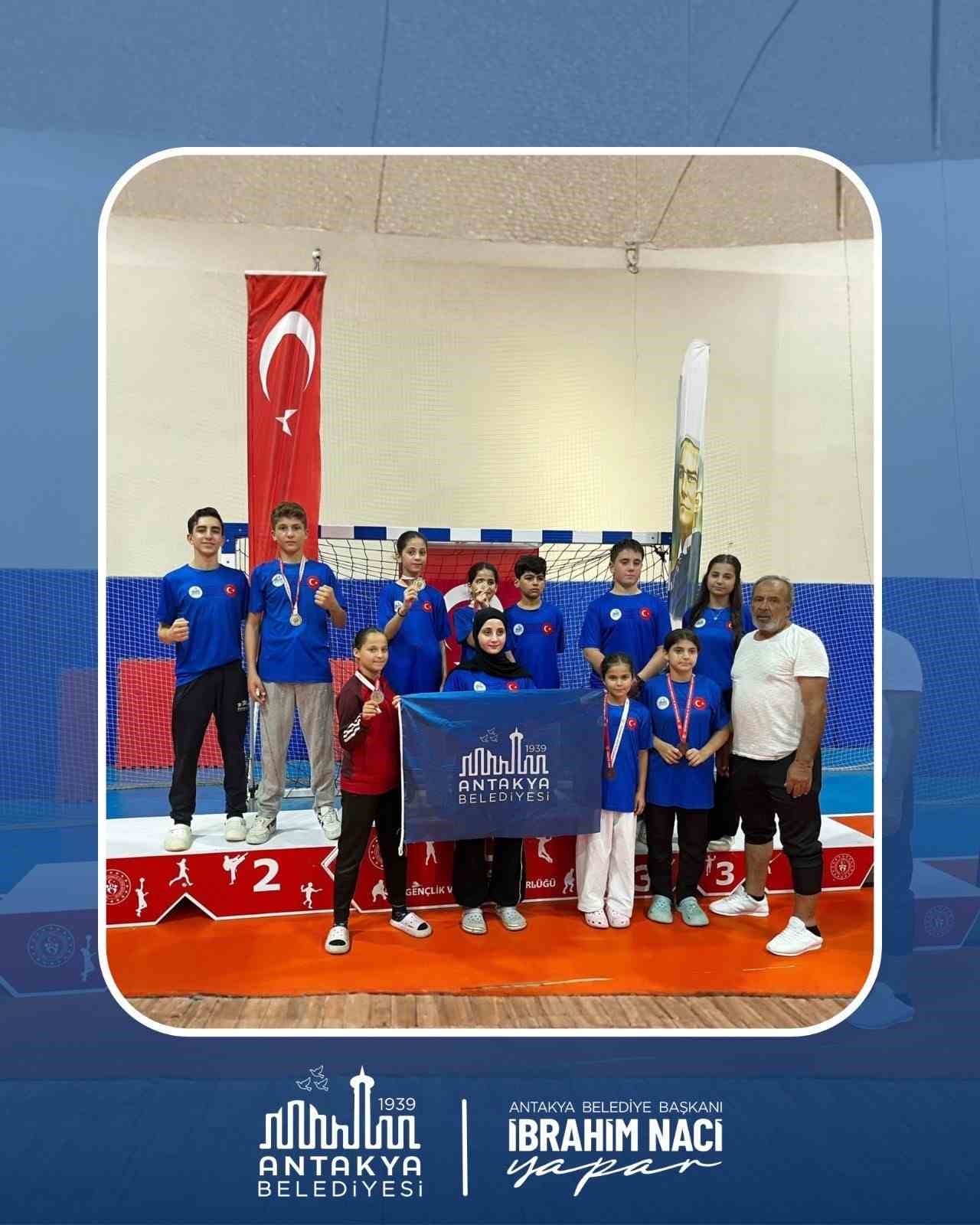 antakya-belediyesi-karate-takimi-20-madalya-kazandi
