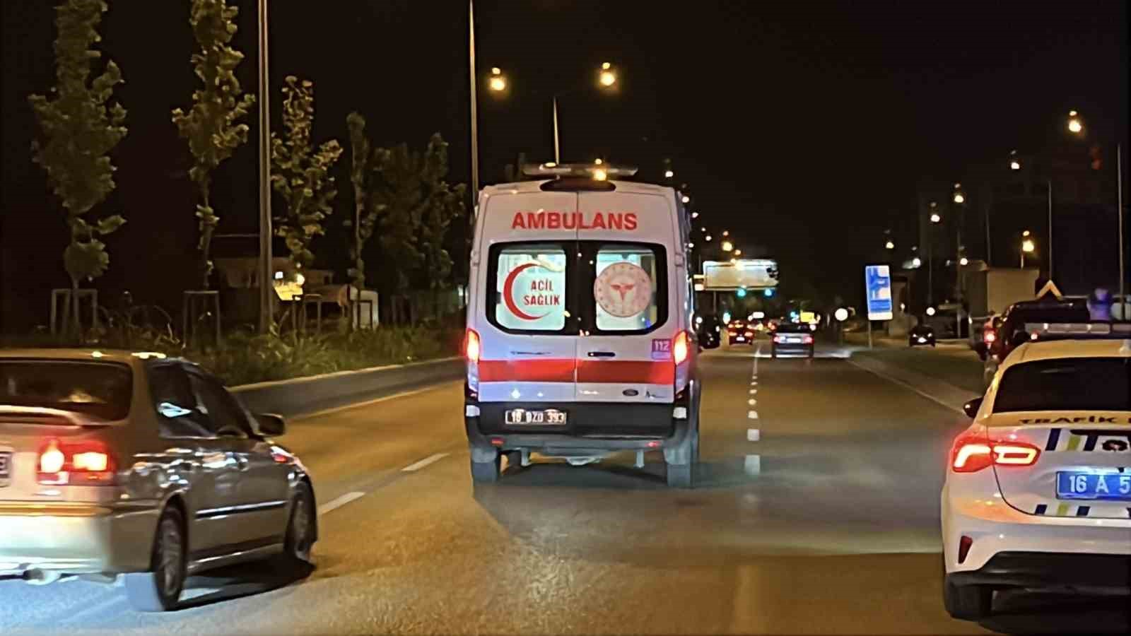 bursa-da-ters-yone-giren-otomobil-kazaya-karisti-7-yarali