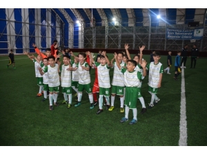 Cumhuriyet Kupasında Dostluk Kazandı