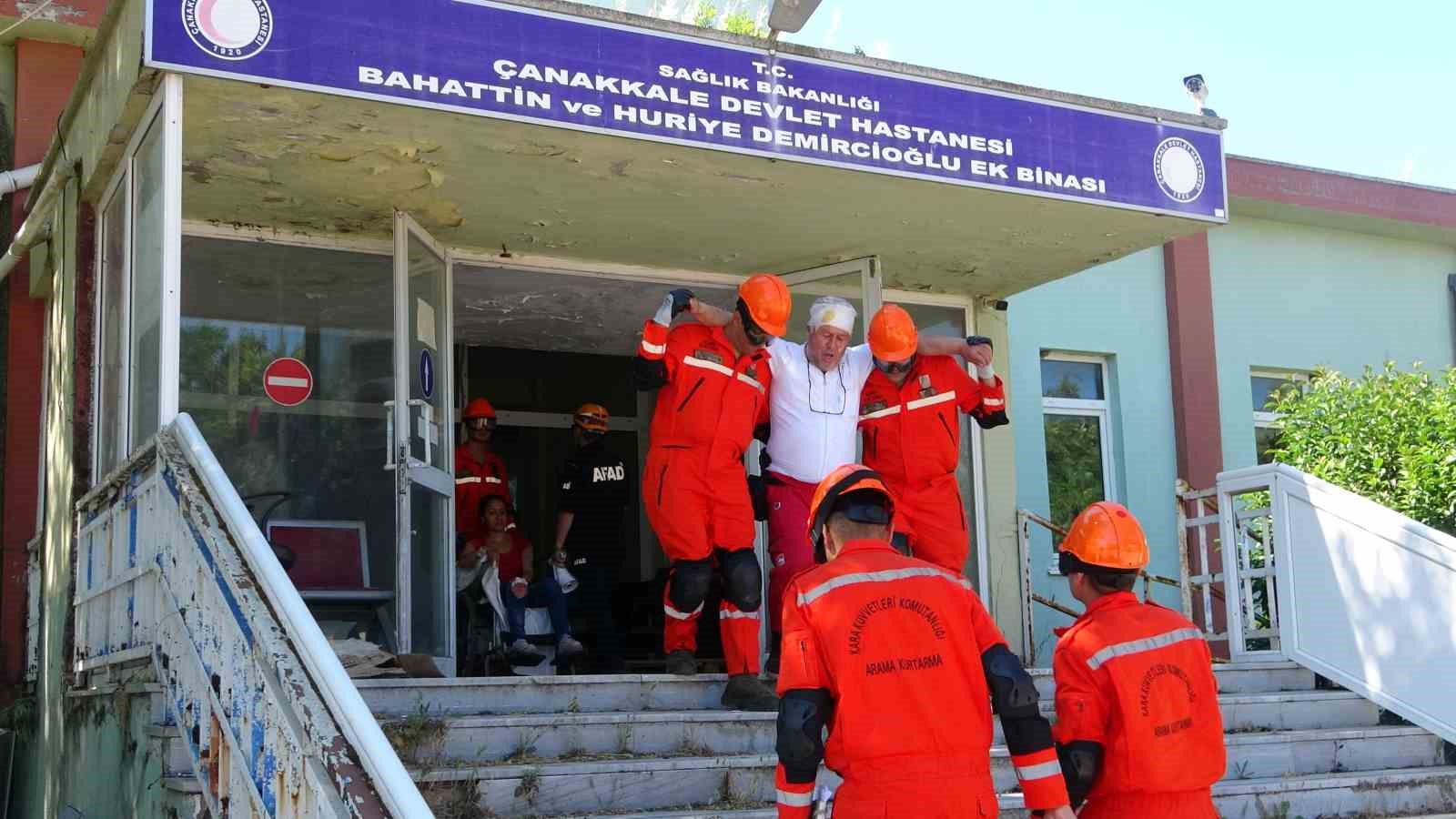 canakkale-de-firtina-dolu-ve-hortum-tatbikati-gerceklestirildi