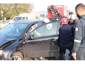 Kaza Yapan Aracın Kopardığı Bariyer Kazaya Neden Oldu