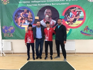 Hendek Belediyesi Güreş Takımı Rusya’dan Madalya İle Döndüler