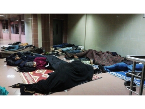 33 Düzensiz Göçmen Otogarda Bırakıldı