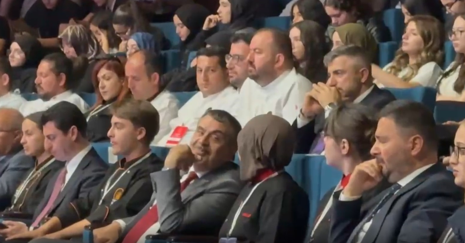 gedizli-ogrenci-bakan-yusuf-tekin-i-ilcelerine-davet-etti