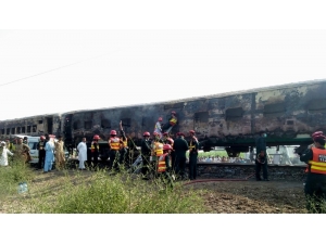 Pakistan’da Tren Yangını Faciası: 62 Ölü