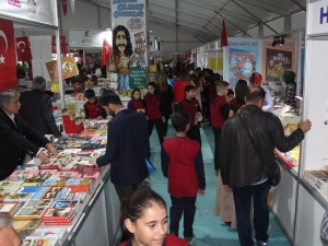 Elazığ’da Kitap Fuarına Yoğun İlgi Devam Ediyor