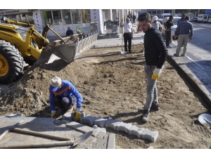 Şuhut Belediyesi’nden Parke Taşı Yenileme Çalışmaları