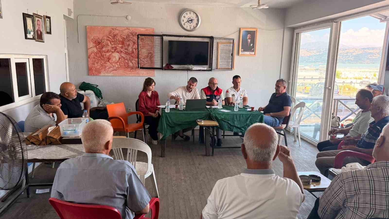 egirdir-de-su-urunleri-avciligina-yonelik-bilgilendirme-toplantisi-duzenlendi