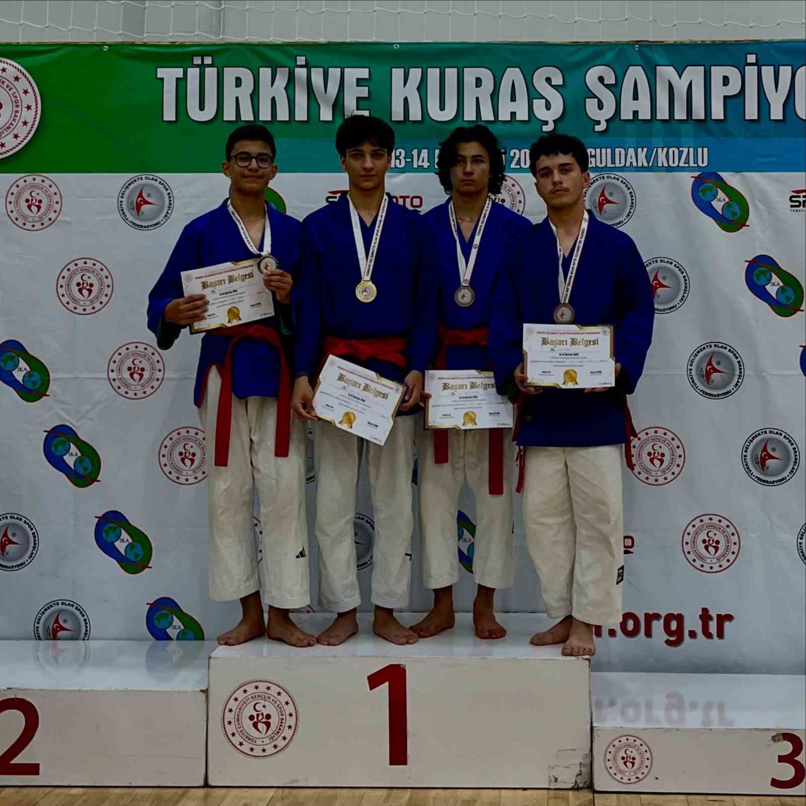 bilecikli-sporculardan-gururlandiran-basari
