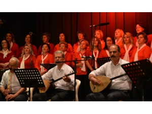 Türküler İle Kutlandı