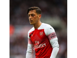 Mesut Özil’in Kupa Performansı İngiliz Basınında Geniş Yer Buldu