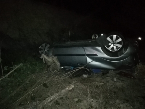 Takla Atan Otomobilin Şoförü Araçta Sıkıştı