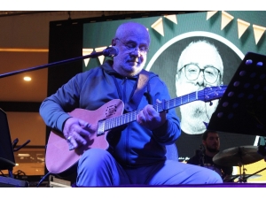 ‘Kahve Burda Fest’, Bülent Ortaçgil Konseri İle Coşturdu