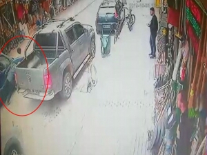 Ölüm Böyle Teğet Geçti...vicdansız Sürücü Arkasına Bile Bakmadan Kaçtı