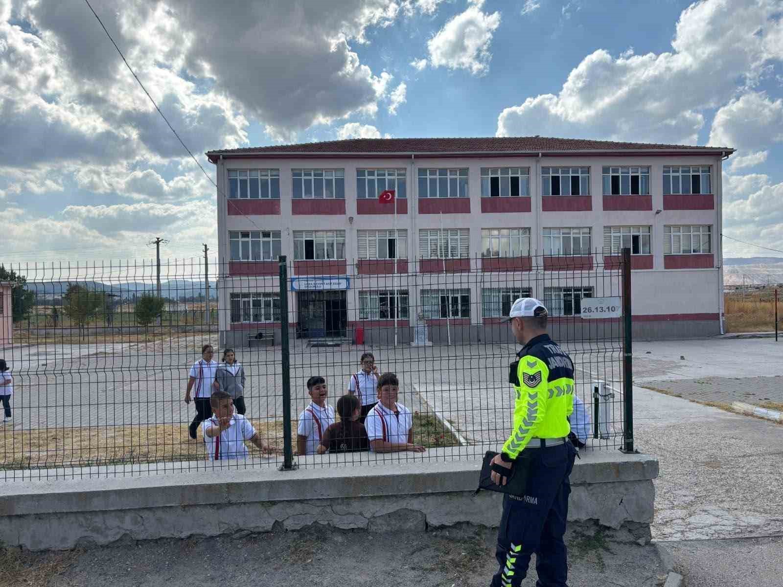 eskisehir-de-okul-cevresi-ve-servis-araclarina-yonelik-uygulama-yapildi