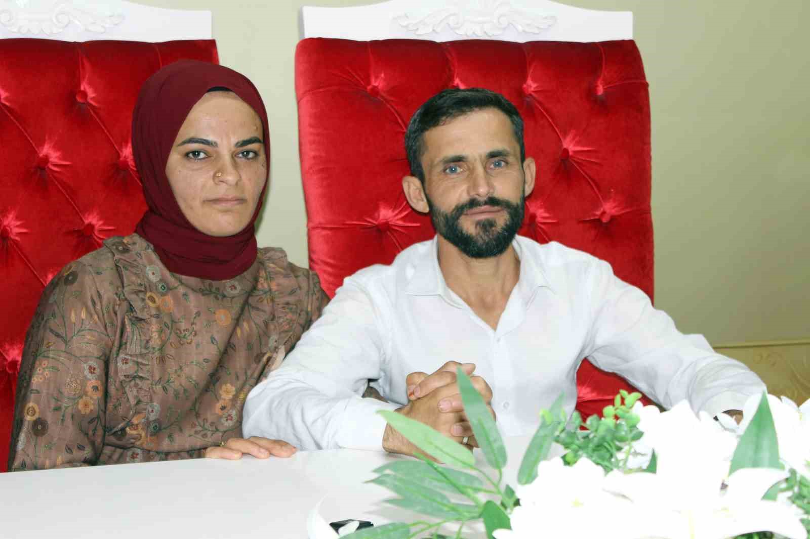 isitme-engelli-ciftin-mutlulugu-isaret-diliyle-taclandi