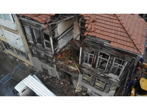 Üsküdar’da Eski Binada Kısmi Çökme Meydana Geldi